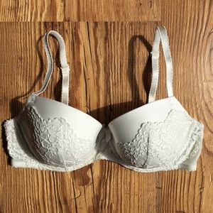 Victoria’s Secret bra 36D